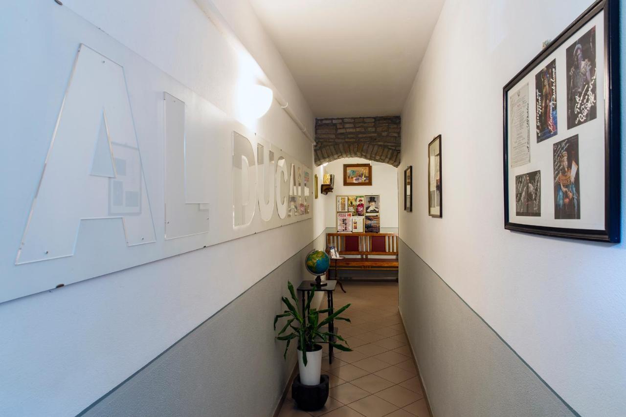 B&B Al Ducale And Apartments Parma Ngoại thất bức ảnh
